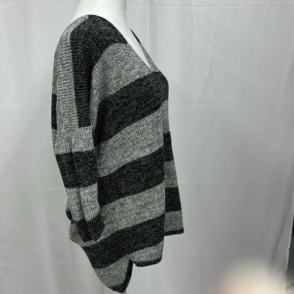 Express Stripe Sweater ~ Size M - Picture 3 of 6